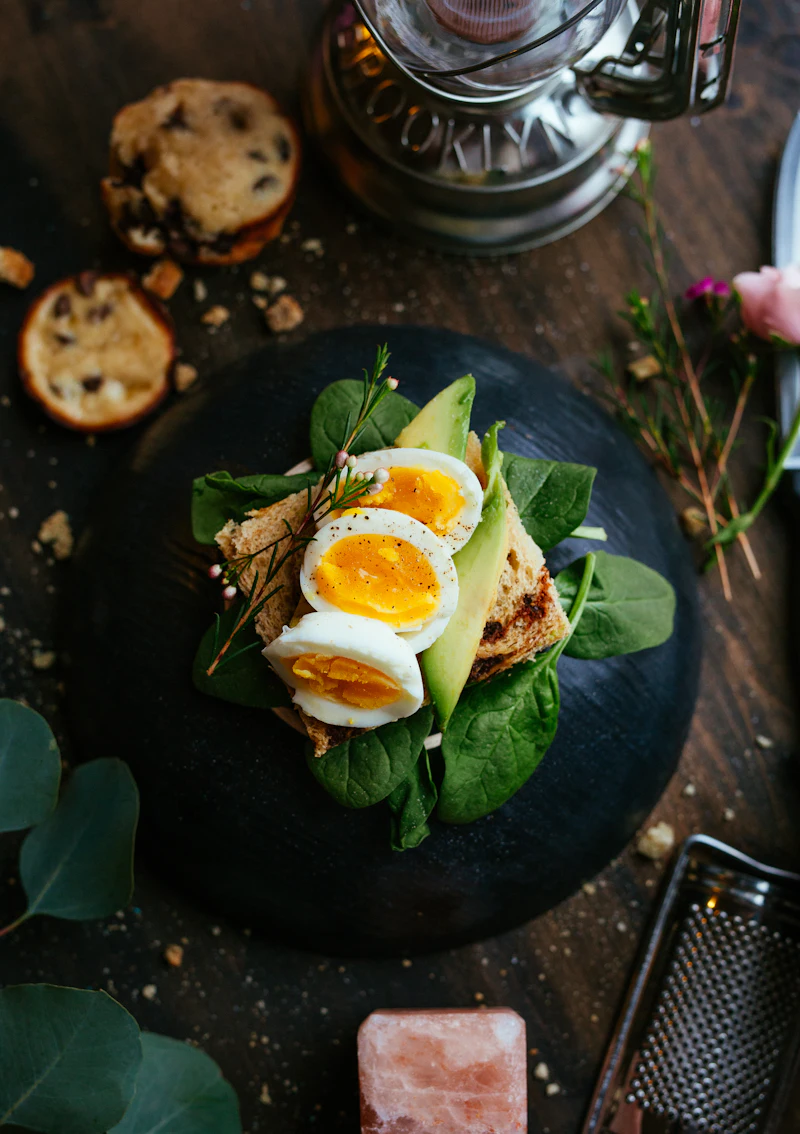 Tartine à l'avocat et aux œufs durs
